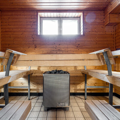 Kuvassa Pihapetäjän sauna