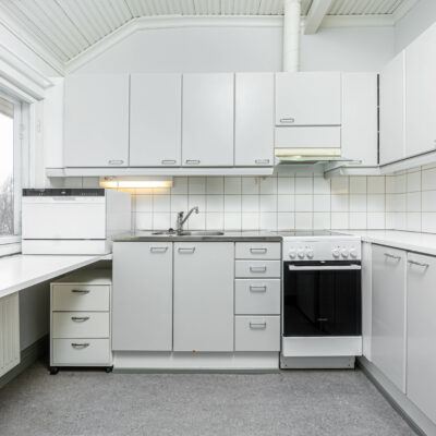 Kuvassa asunnon B 15 keittiö.